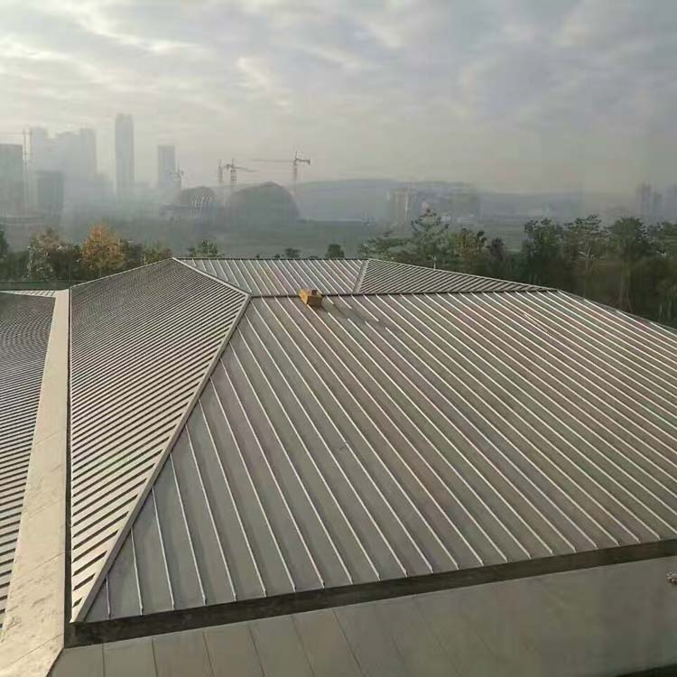 铝镁锰板漏水的原因及解决方案